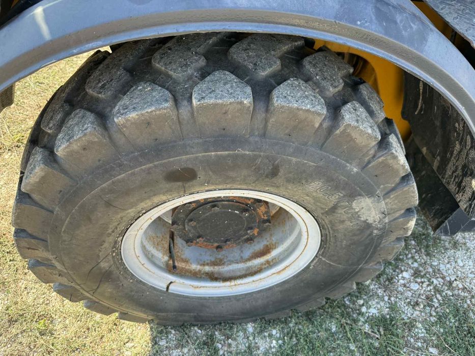 Челен товарач HYTEC ZL18A