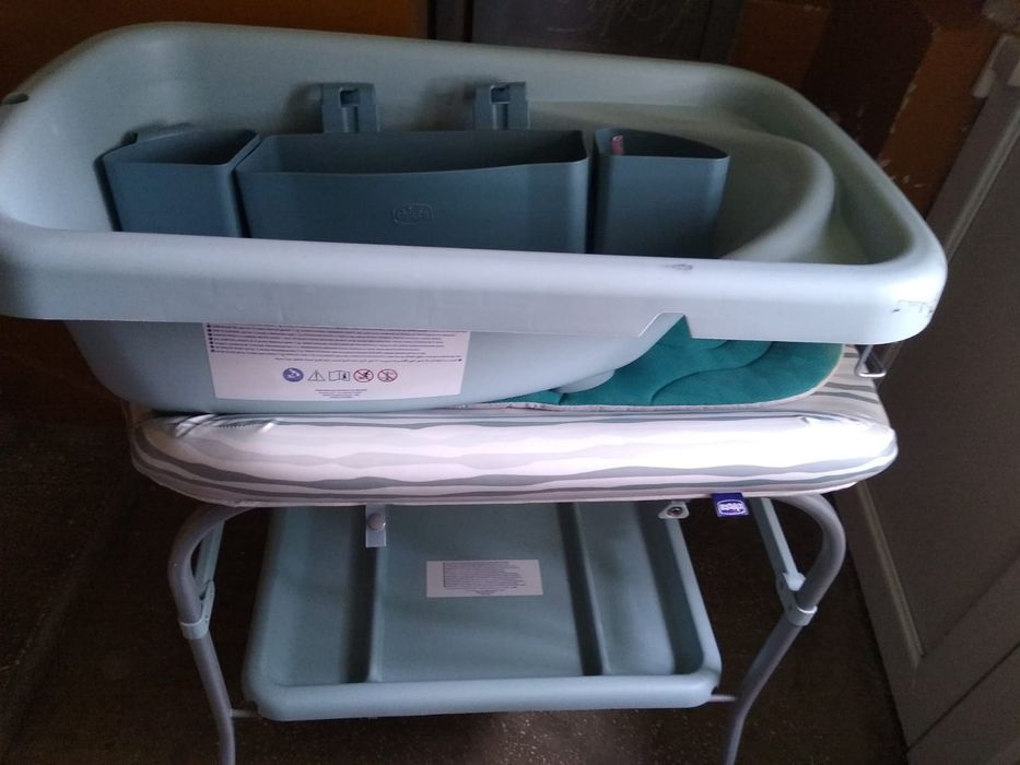 Masă de înfășat cu cădiță și scaun pt masă Chicco