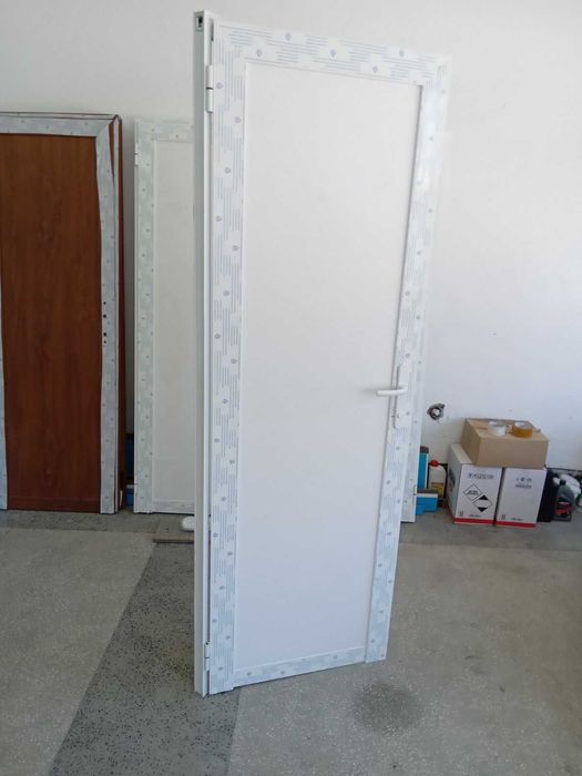 Алуминиева врата