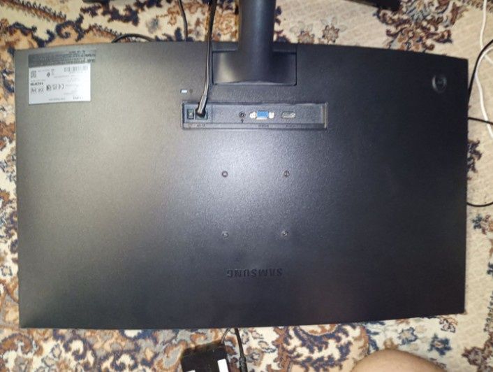 Monitor curbat Samsung C27R 500FHR