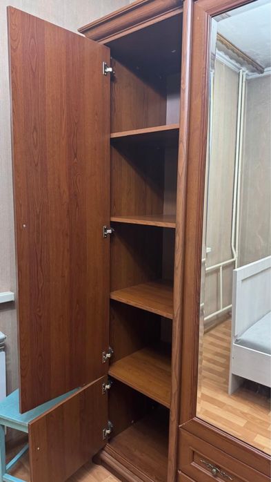 Мебель продается шкаф