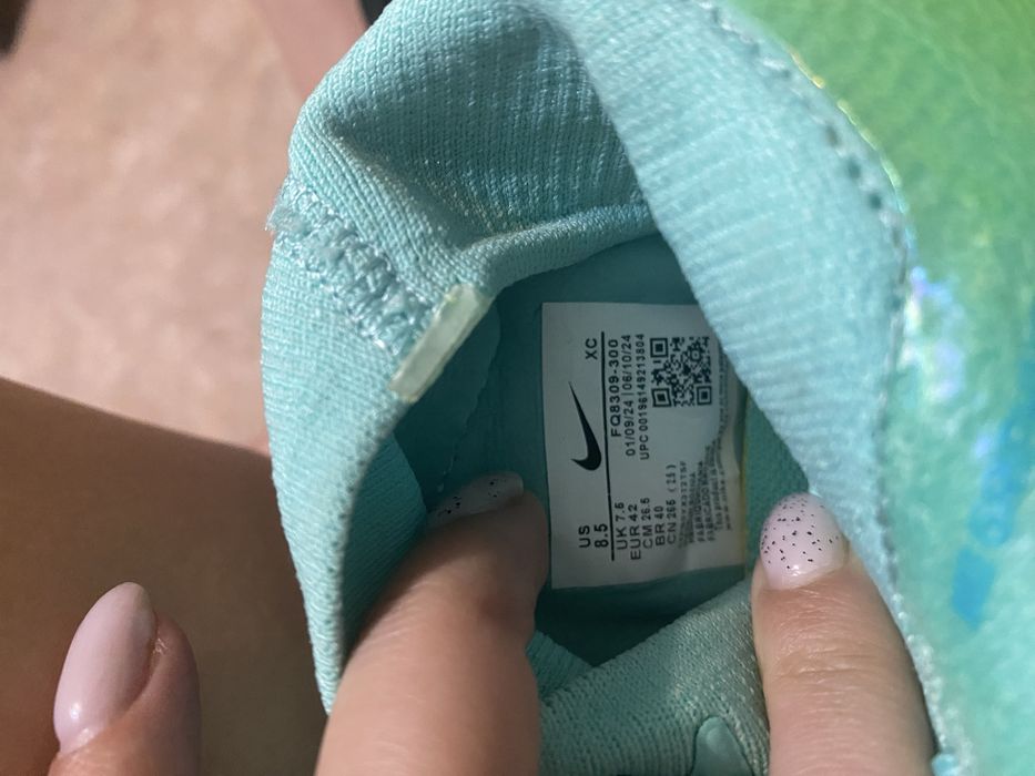 Продам красаовки nike