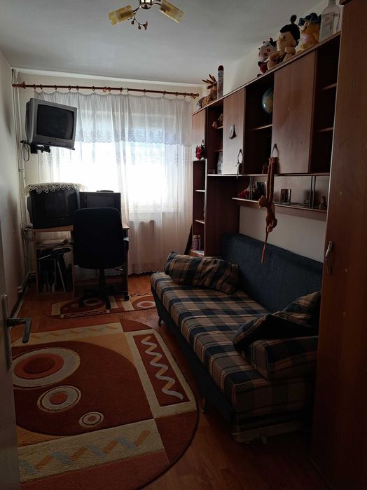 Apartament 3 camere de vânzare