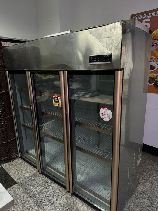 Холодильник витринный буу