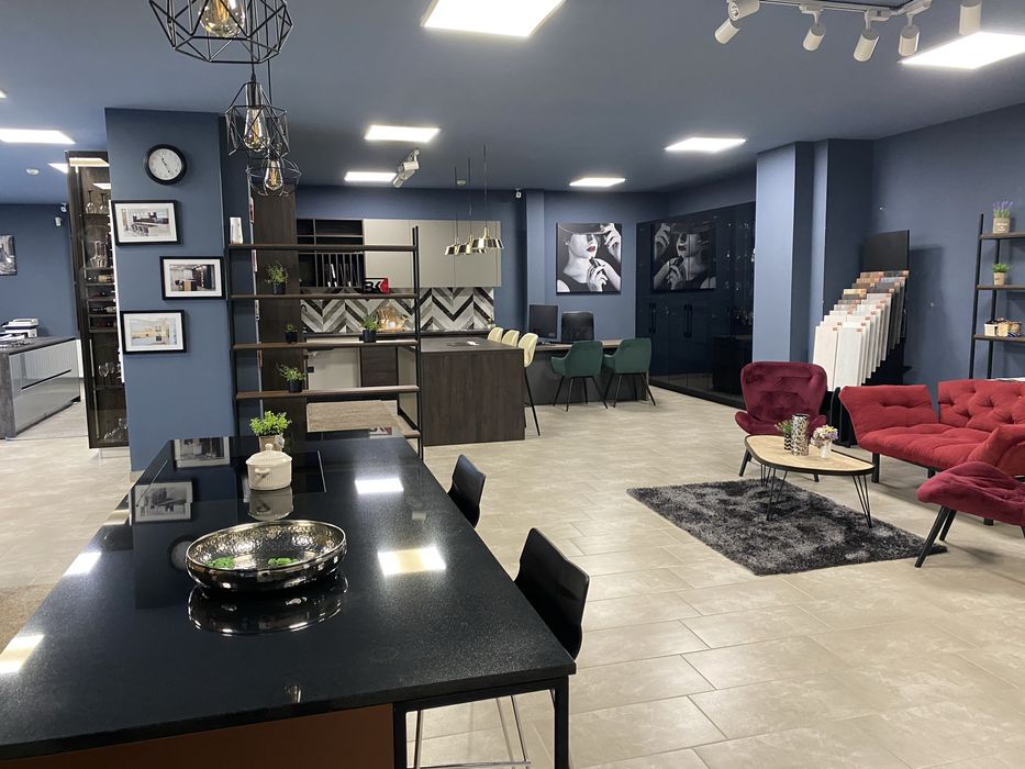 Proprietar inchiriez spatiu comercial 180 Mp/2 parcari