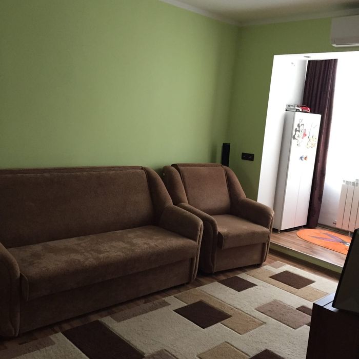 Inchiriez garsoniera TITAN