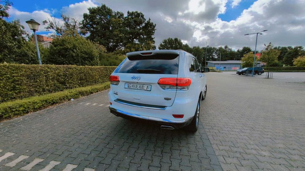 Vând Jeep Grand Cheroke summit 2014