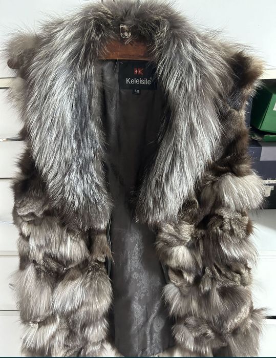 Продам меховую желетку