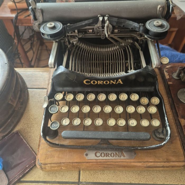 Masina. de scris CORONA