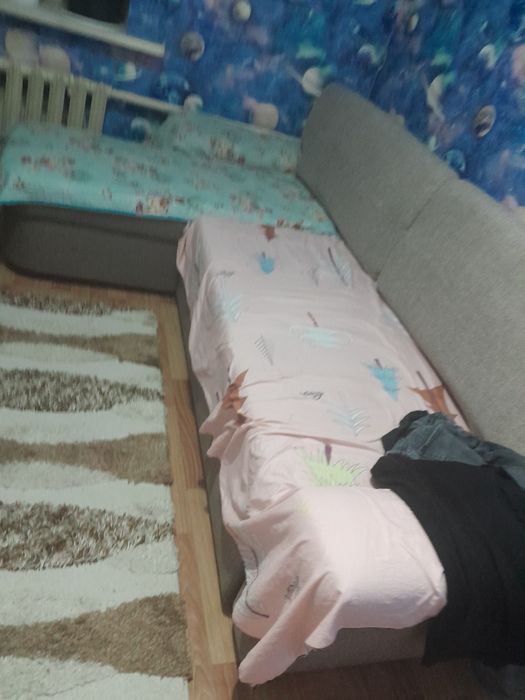 Диван отдам.   надо почистить.Астана