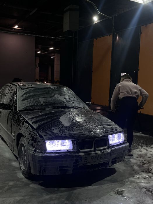 Продавам e36 316i