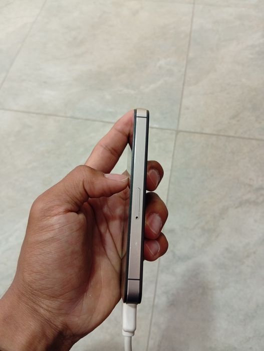 Apple Iphone 4  .