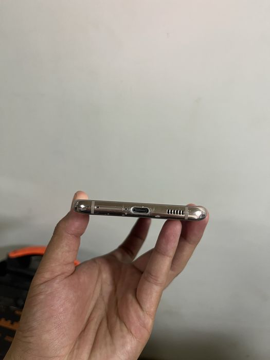 Срочно продается Samsung s21 plus