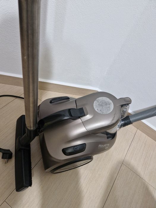 Aspirator fara sac Rowenta Compact Power Cyclonic Animal Care RO3786EA