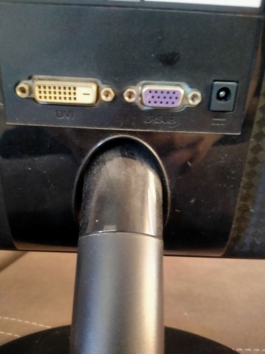 Монитор Aoc, с проводами в комплекте кабель монитора и вга