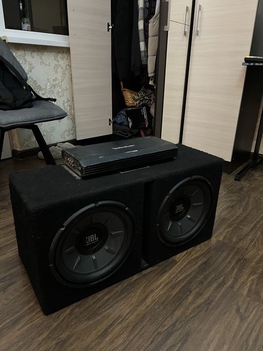 Сабвуфер JBL 1220b