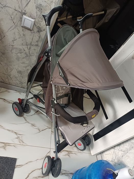 Продаётся прогулочная коляска трость