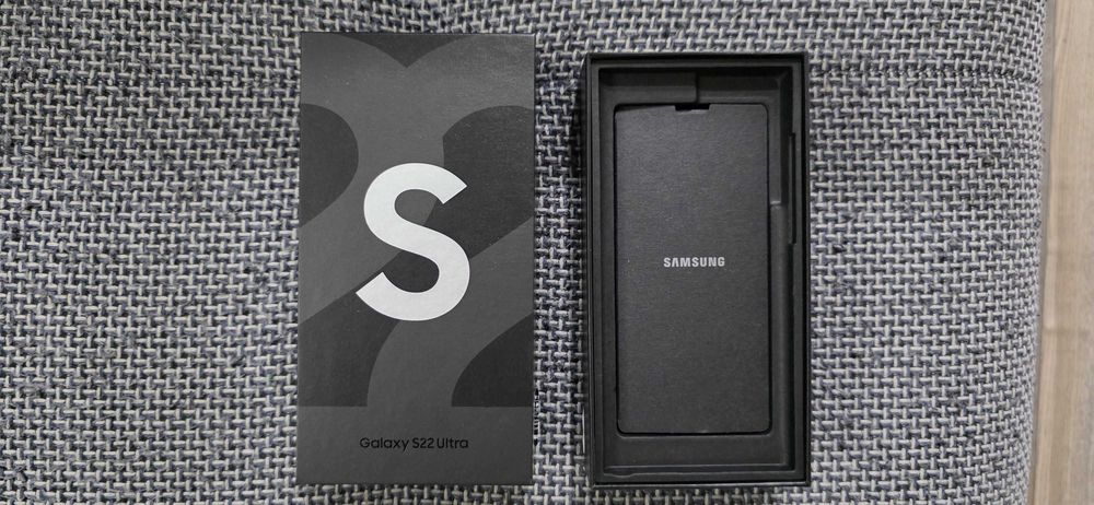 Samsung Galaxy S22 Ultra 5G alb – Pachet complet cu huse premium și carcasă waterproof