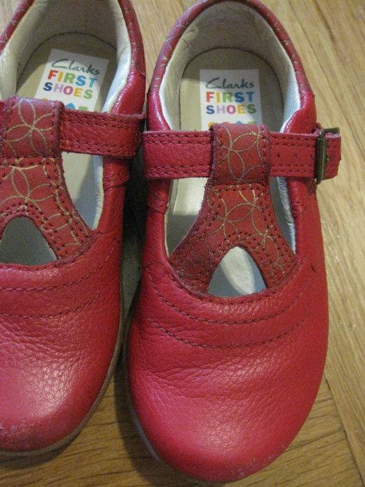 CLARKS червени обувки first shoes 6.5 UK 22 номер