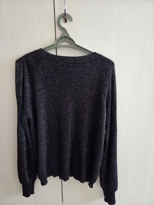 Продам красивую кофту со стразами