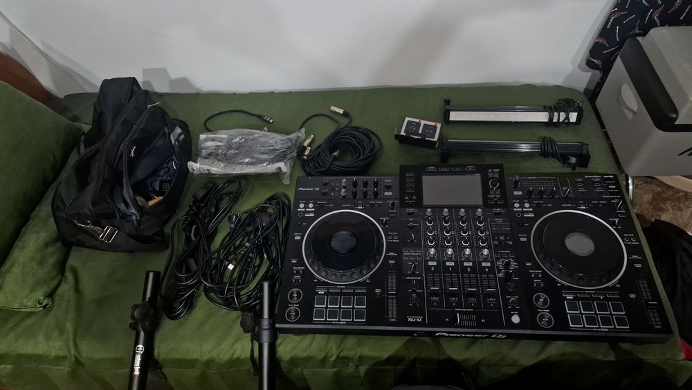 Pachet Complet DJ Profesional: Pioneer XDJ-XZ + SUNET STEREO 2x RCF ART 912-A (4200W) + Decksaver + Stative Gravity + IEM Lekato + Cabluri XLR