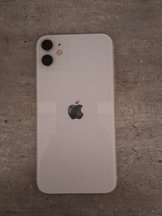 Vând iphine 11 foarte bun