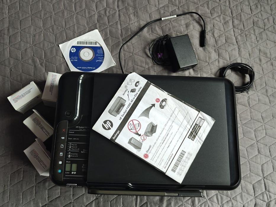 Компютър+монитор+принтер/скенер+бюро+клавиатура