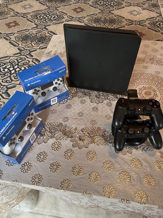 Playstation 4 slim