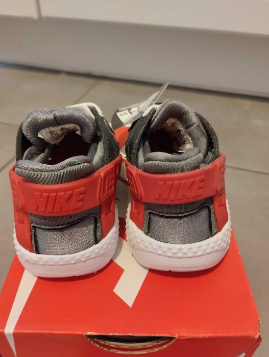 Nike Air Huarache  номер 21, нови с кутия .Цена 49 лв