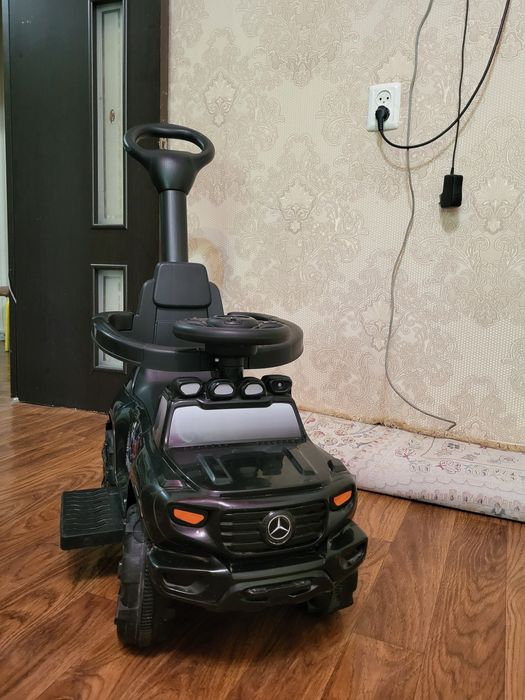 Детская машинка-каталка