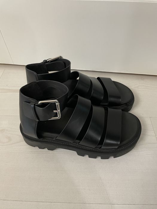 Босоножки по 3000