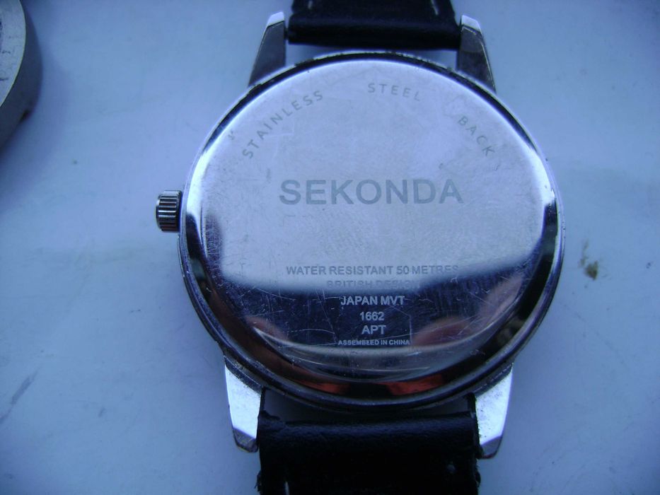 Продавам 5 броя кварцови часовника Levis,Master Anker,Sekonda,Swatch