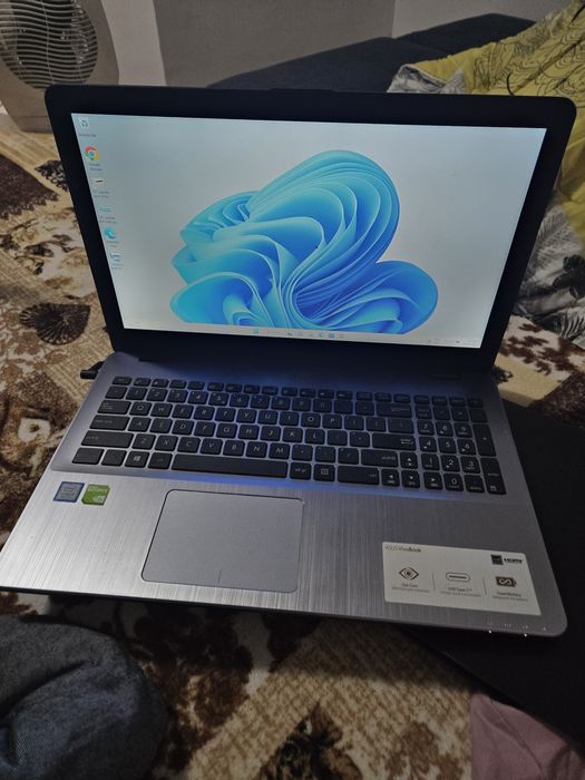 ASUS VivoBook 15