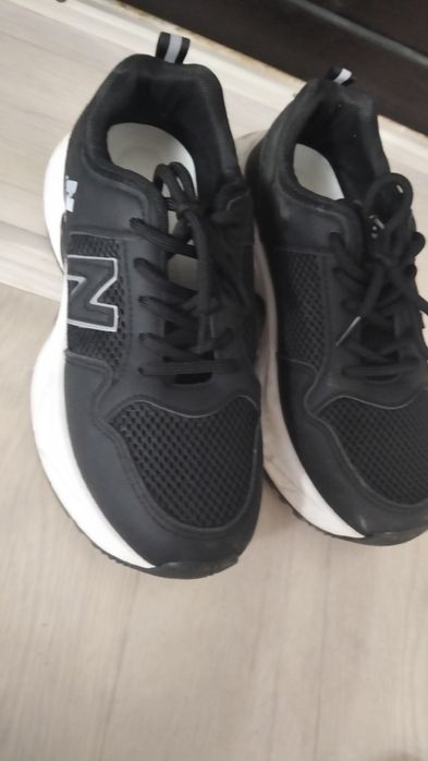 Спортивные кроссовки  37размер