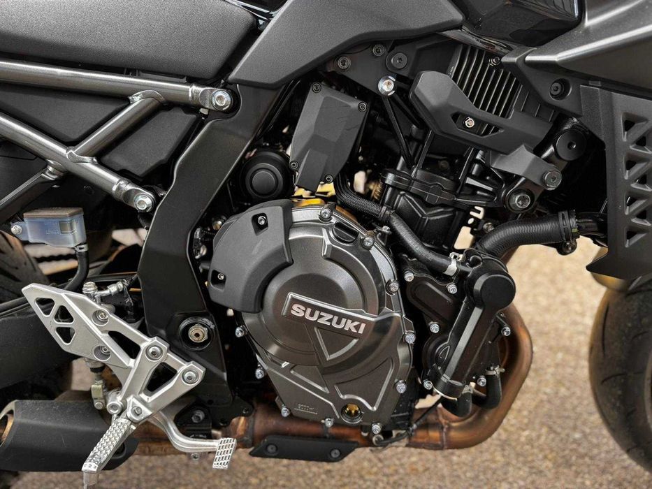 Suzuki GSX-8S (GSX 800)