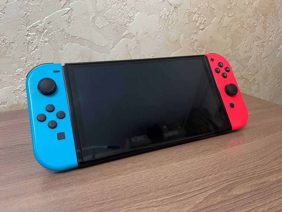 Игровая консоль Nintendo Switch OLED красный-синий