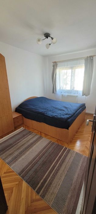 Vand apartament cu 3 camere strada Macilor nr.16 zona parcul Tineretului