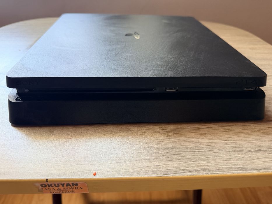 Продава се Play station 4slim