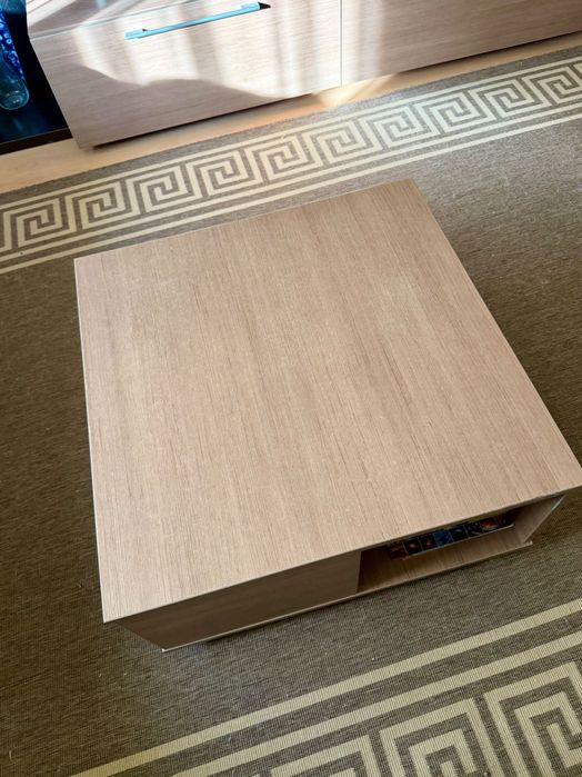 Masuta cafea pe roti