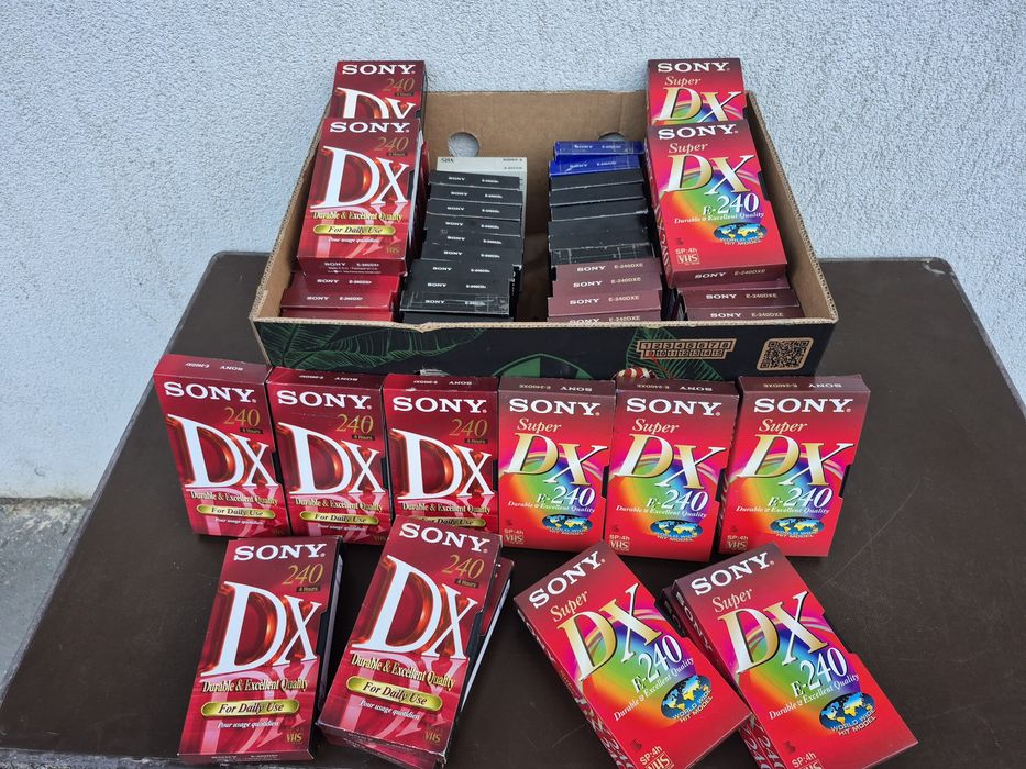 Vând lot 14 casete video VHS originale Sony, 240 minute cu filme

- 40