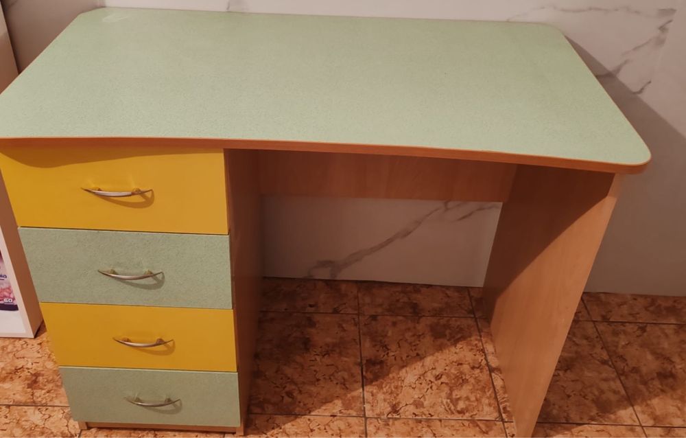 Продам стенны , диван, парта