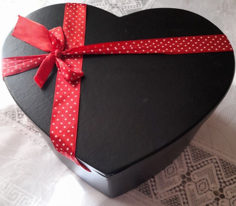 К,утичала юракчали совга тортлар учунянги чиройли к,ора ,к,изил ранг г