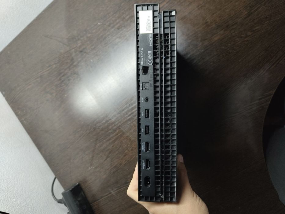 В продаже Xbox one x