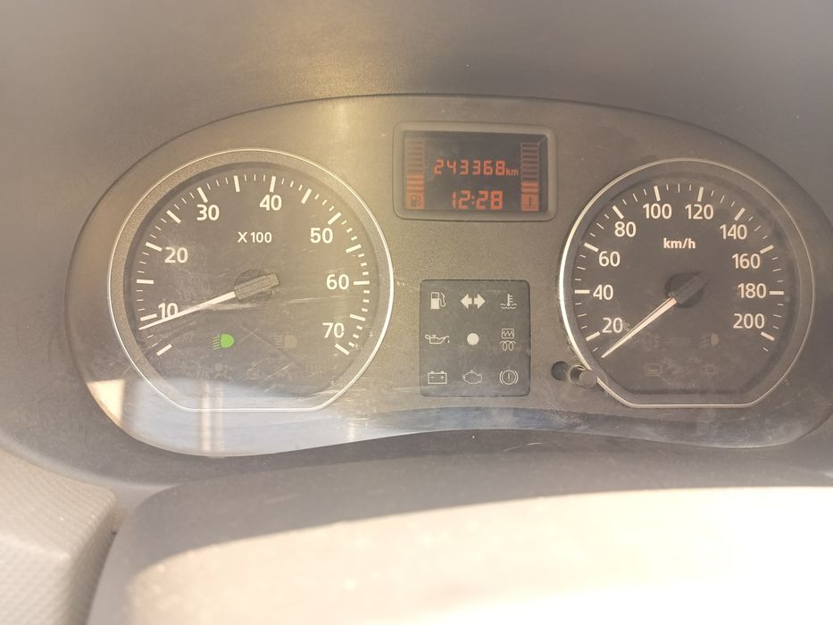 Дачия Сандеро 1.4 газ