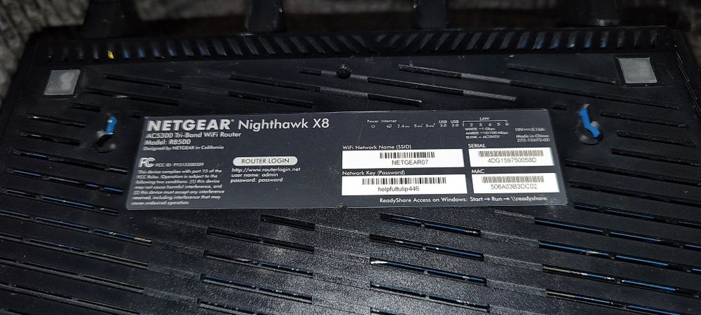 Netgear Nighthawk X8 (R8500) AC5300 рутер
116€

Рутера е в перфектно т