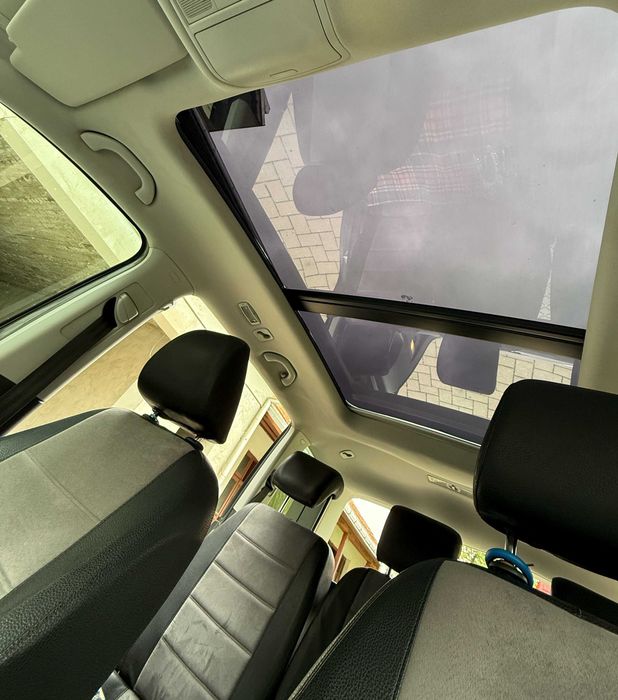 VOLKSWAGEN Touran 2012 — imagine 3