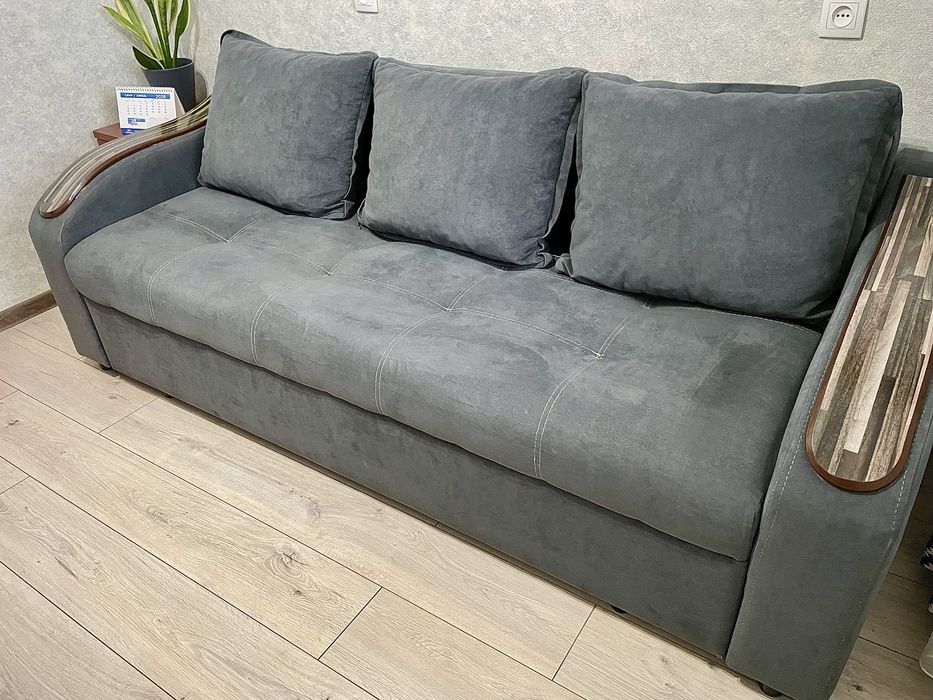 Продам диван. В хорошем состоянии.