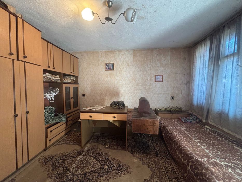 КЪЩА с прилежащ двор в Карлово