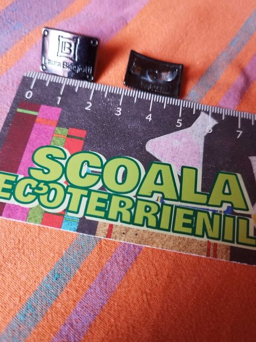 Set de doua accesorii negre de la: Laura Biagiotti! Cu sistem de prind