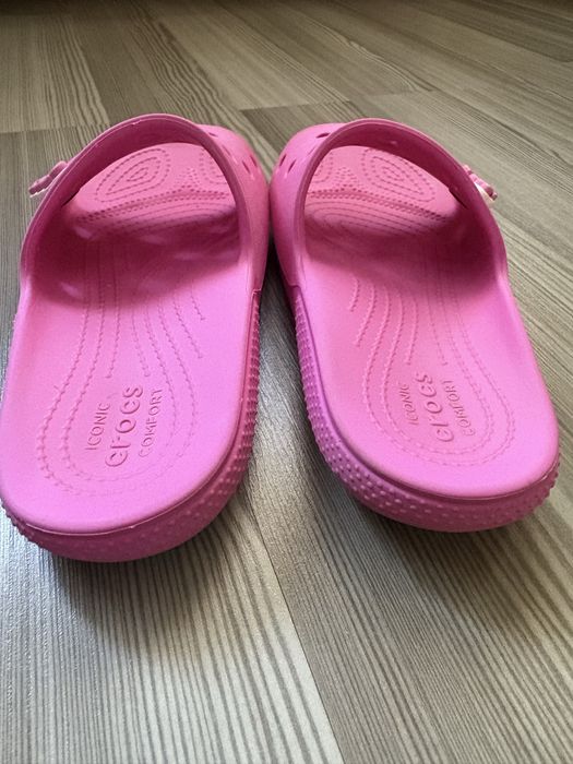 Slapi Crocs echivalent 35/36